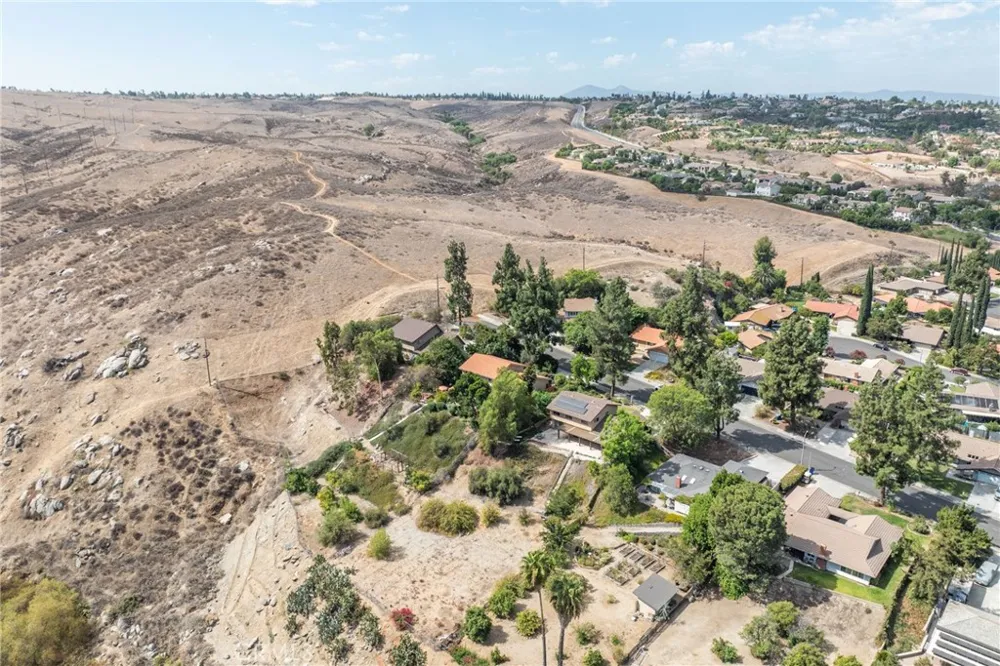 5740 Via Cervantes Riverside, CA 92506