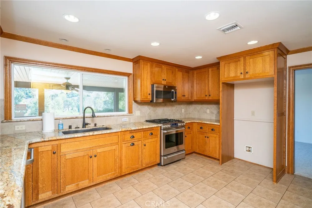 5740 Via Cervantes Riverside, CA 92506