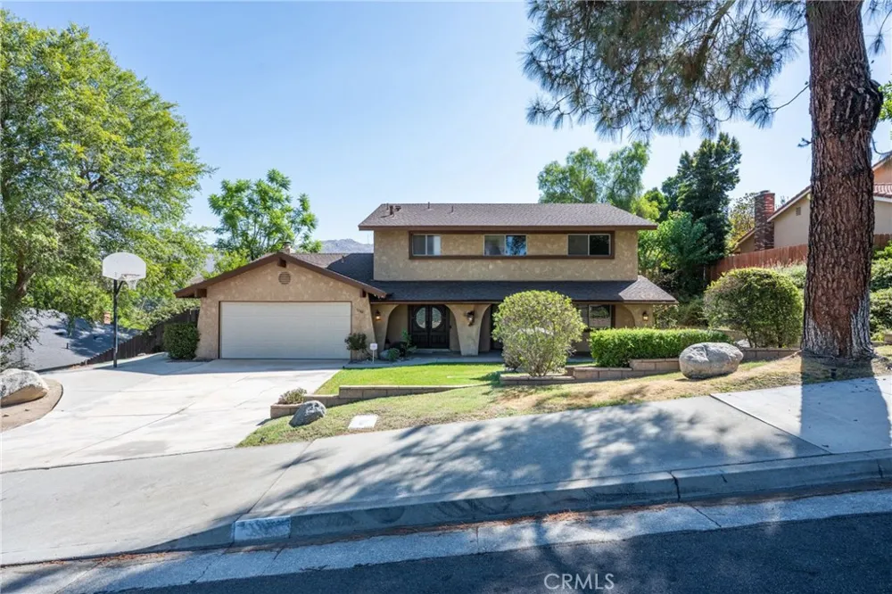 5740 Via Cervantes Riverside, CA 92506