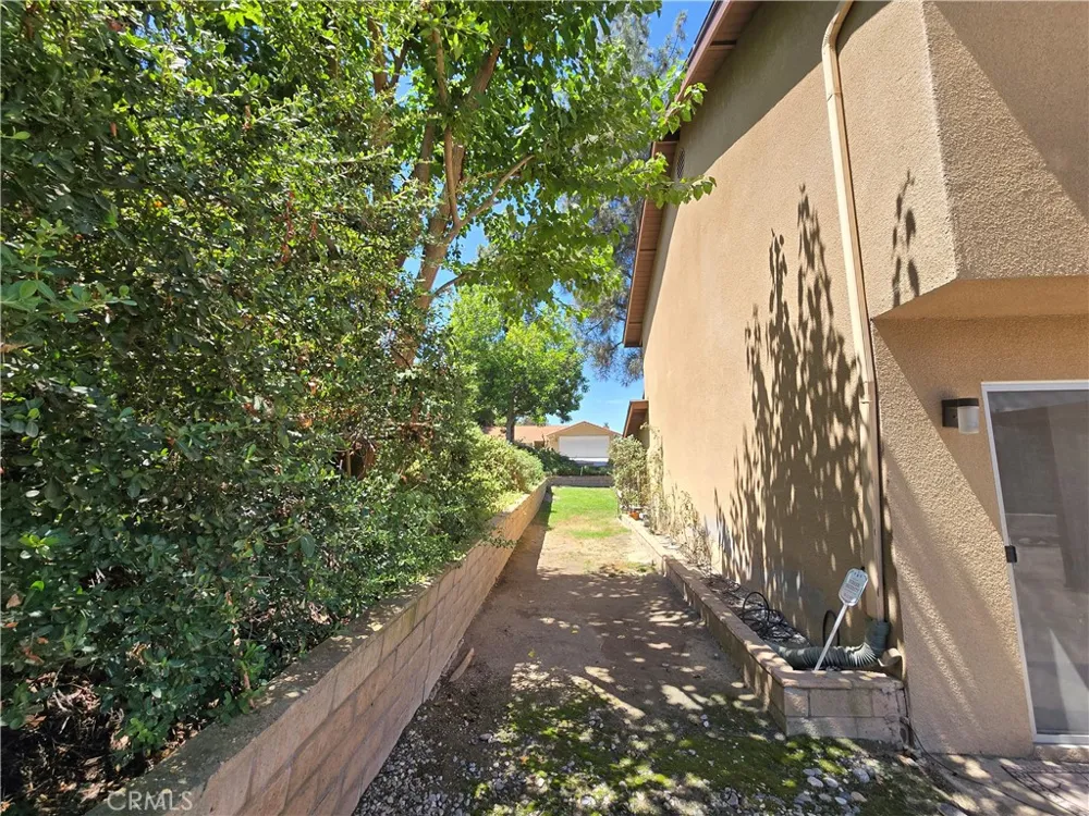 5740 Via Cervantes Riverside, CA 92506