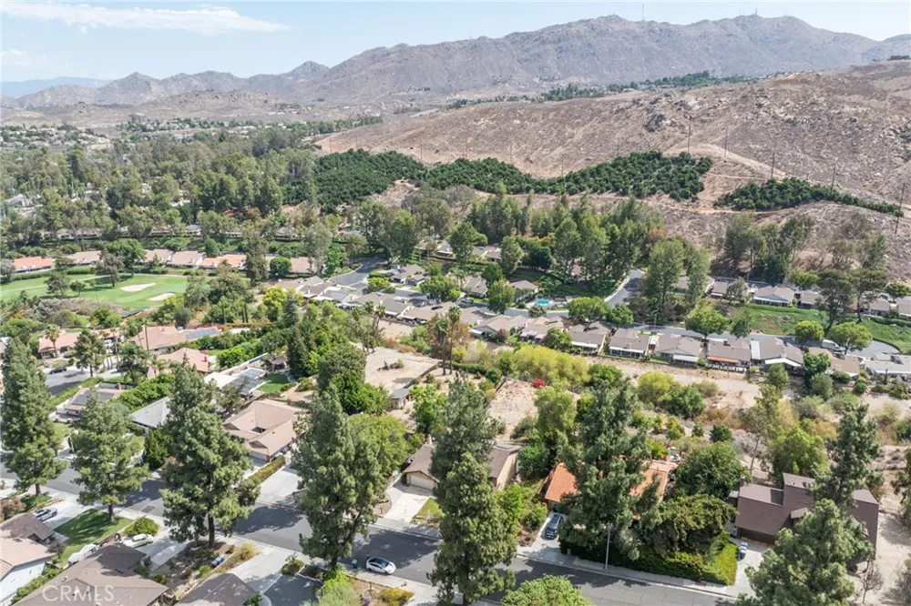 5740 Via Cervantes Riverside, CA 92506