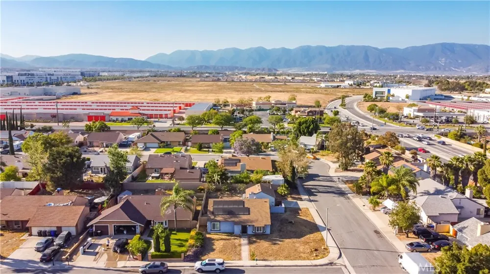 1328 W Jackson Rialto, CA 92376