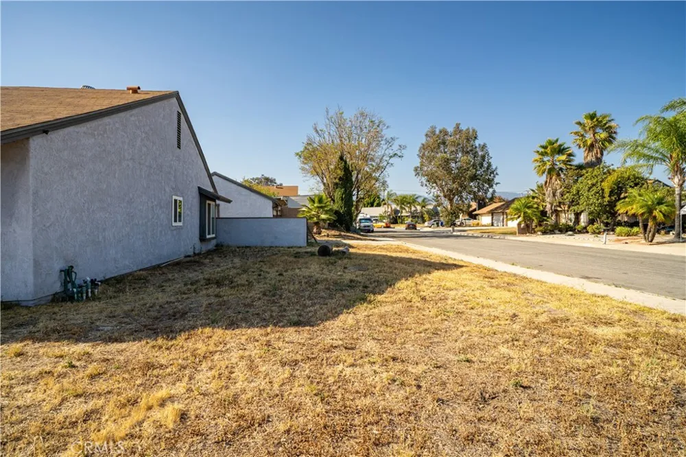 1328 W Jackson Rialto, CA 92376