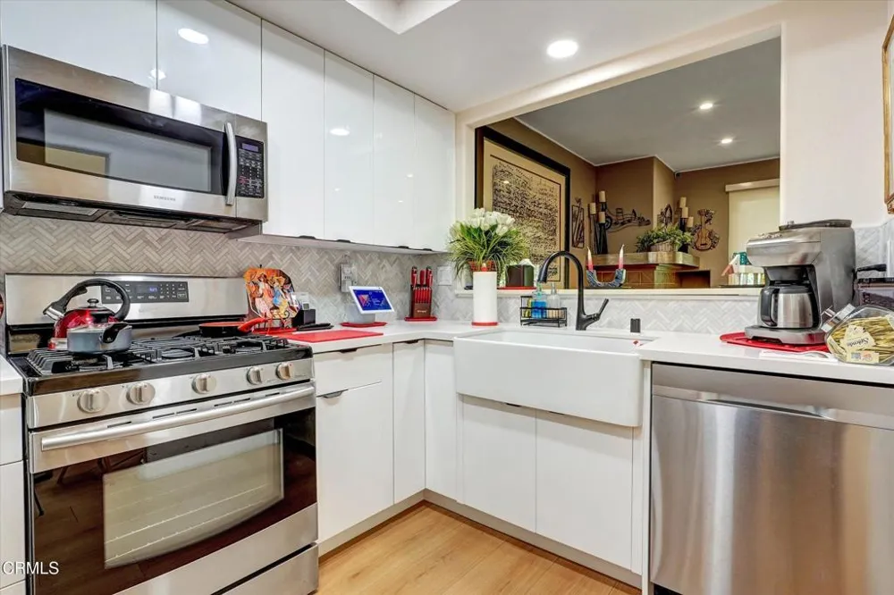 22337 Mission Circle Chatsworth, CA 91311
