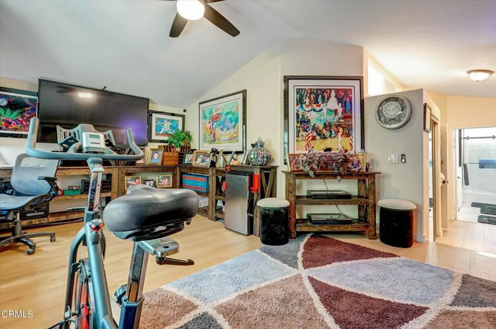 22337 Mission Circle Chatsworth, CA 91311