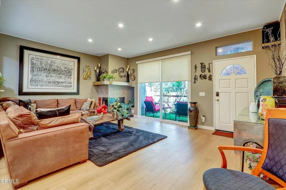 22337 Mission Circle Chatsworth, CA 91311