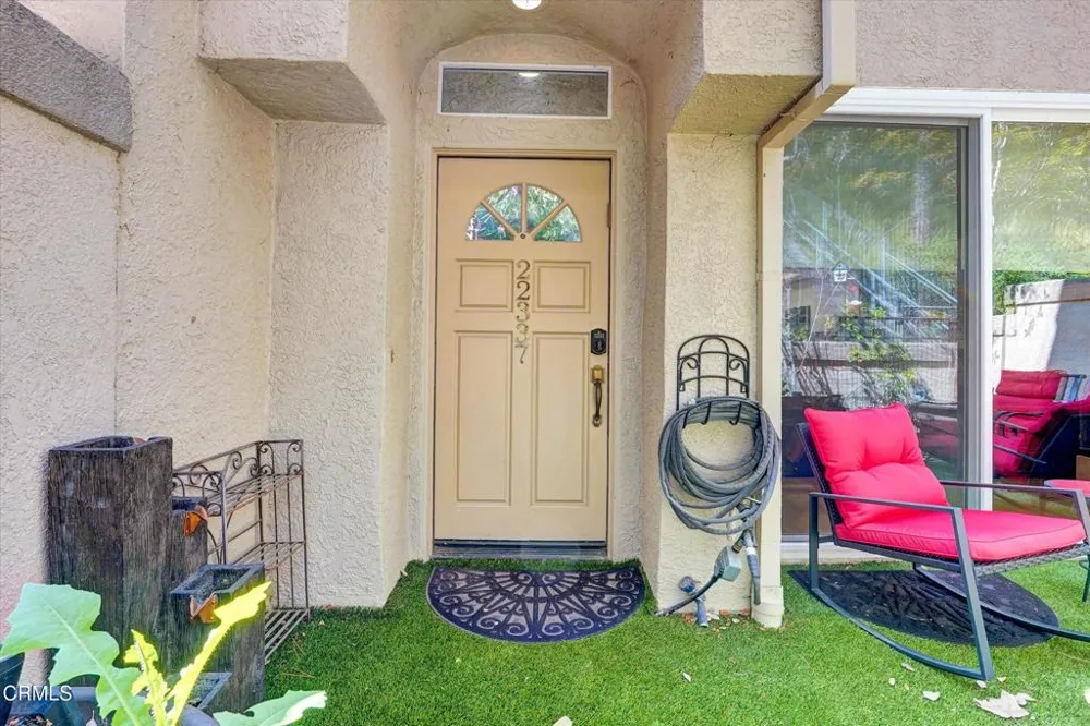 22337 Mission Circle Chatsworth, CA 91311