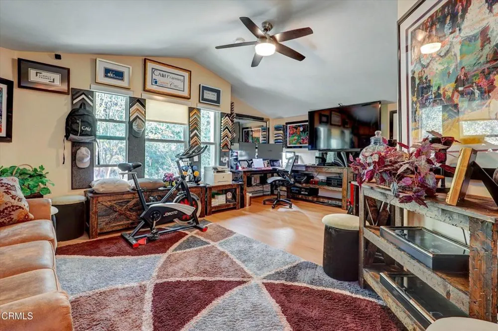 22337 Mission Circle Chatsworth, CA 91311