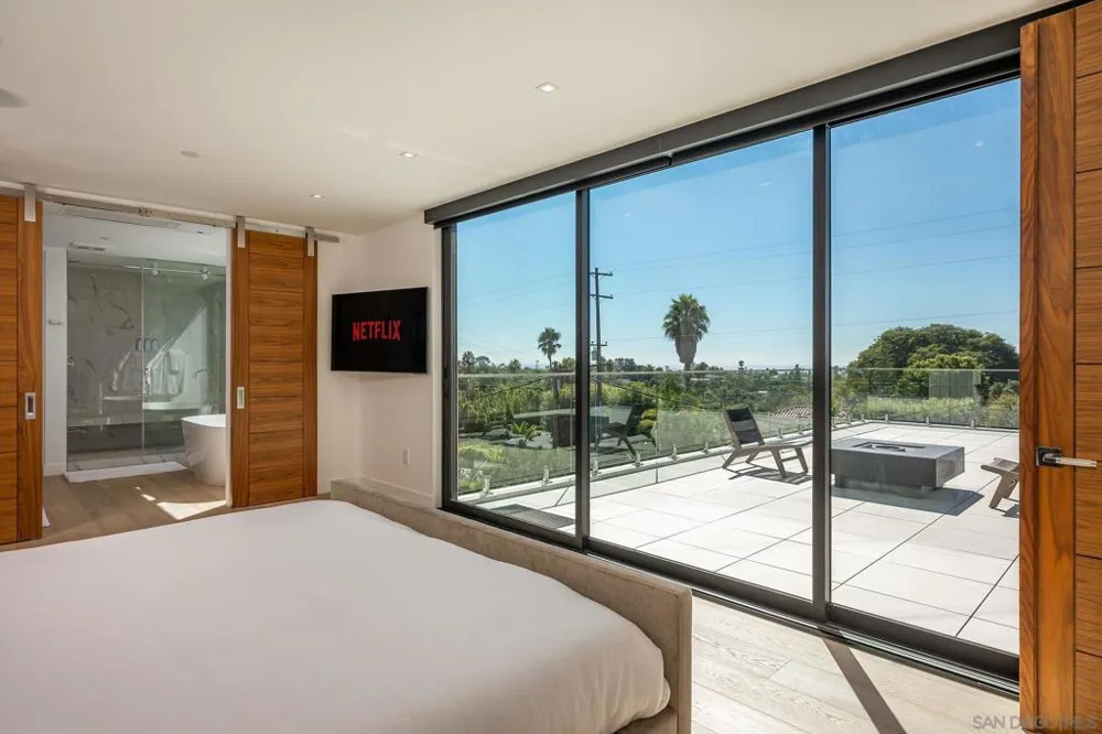 1605 Burgundy Rd Encinitas, CA 92024
