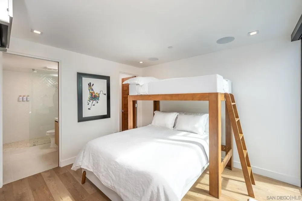 1605 Burgundy Rd Encinitas, CA 92024