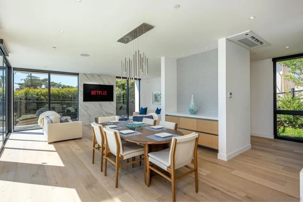 1605 Burgundy Rd Encinitas, CA 92024