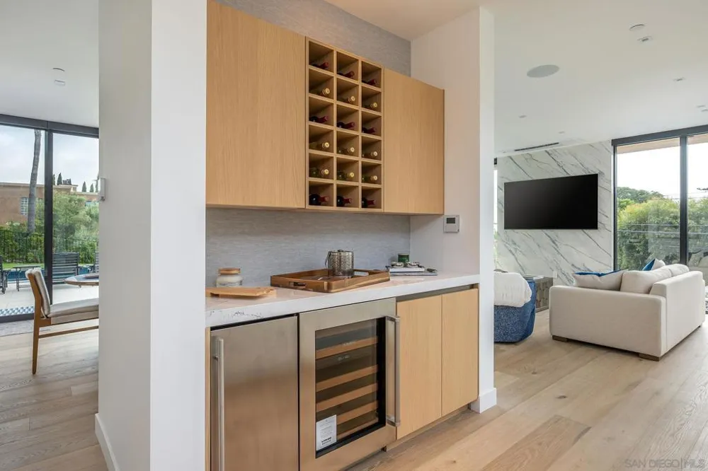 1605 Burgundy Rd Encinitas, CA 92024