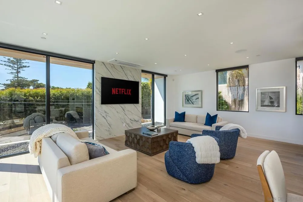 1605 Burgundy Rd Encinitas, CA 92024