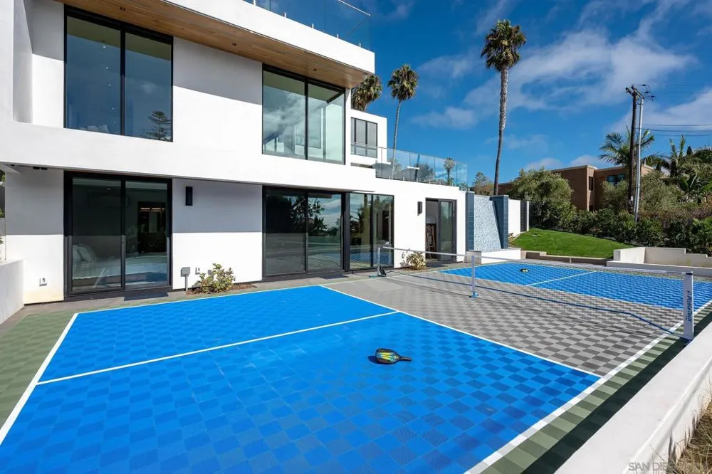 1605 Burgundy Rd Encinitas, CA 92024