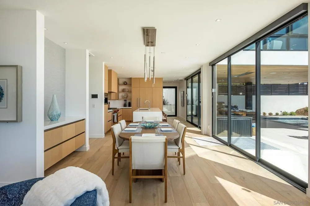 1605 Burgundy Rd Encinitas, CA 92024