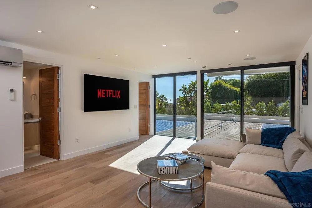 1605 Burgundy Rd Encinitas, CA 92024