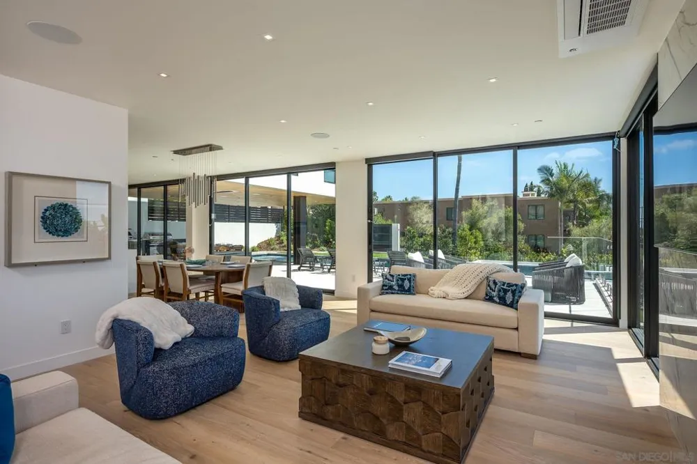 1605 Burgundy Rd Encinitas, CA 92024