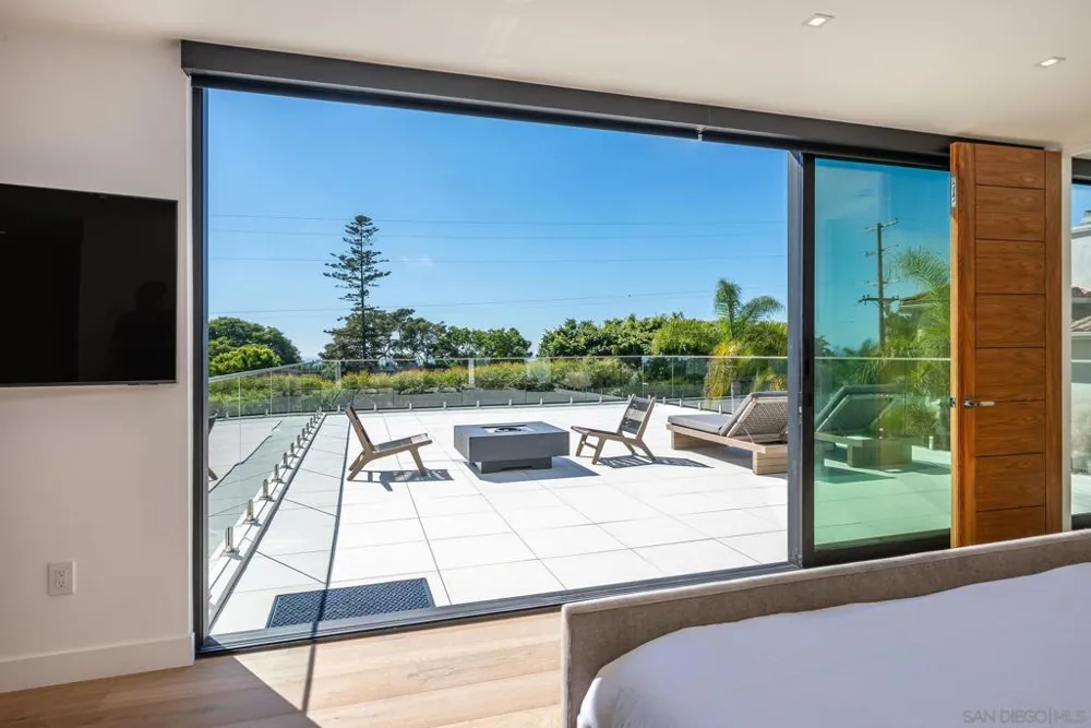 1605 Burgundy Rd Encinitas, CA 92024