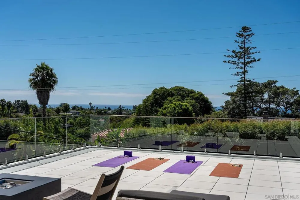 1605 Burgundy Rd Encinitas, CA 92024