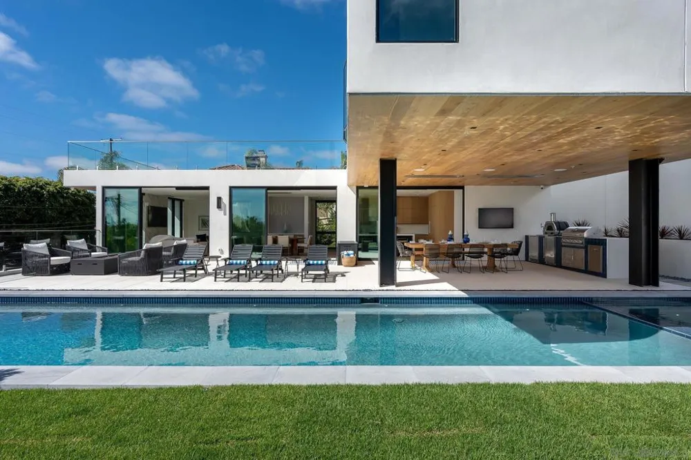 1605 Burgundy Rd Encinitas, CA 92024
