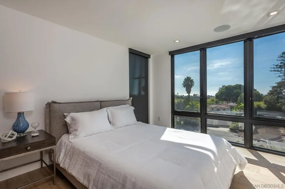 1605 Burgundy Rd Encinitas, CA 92024