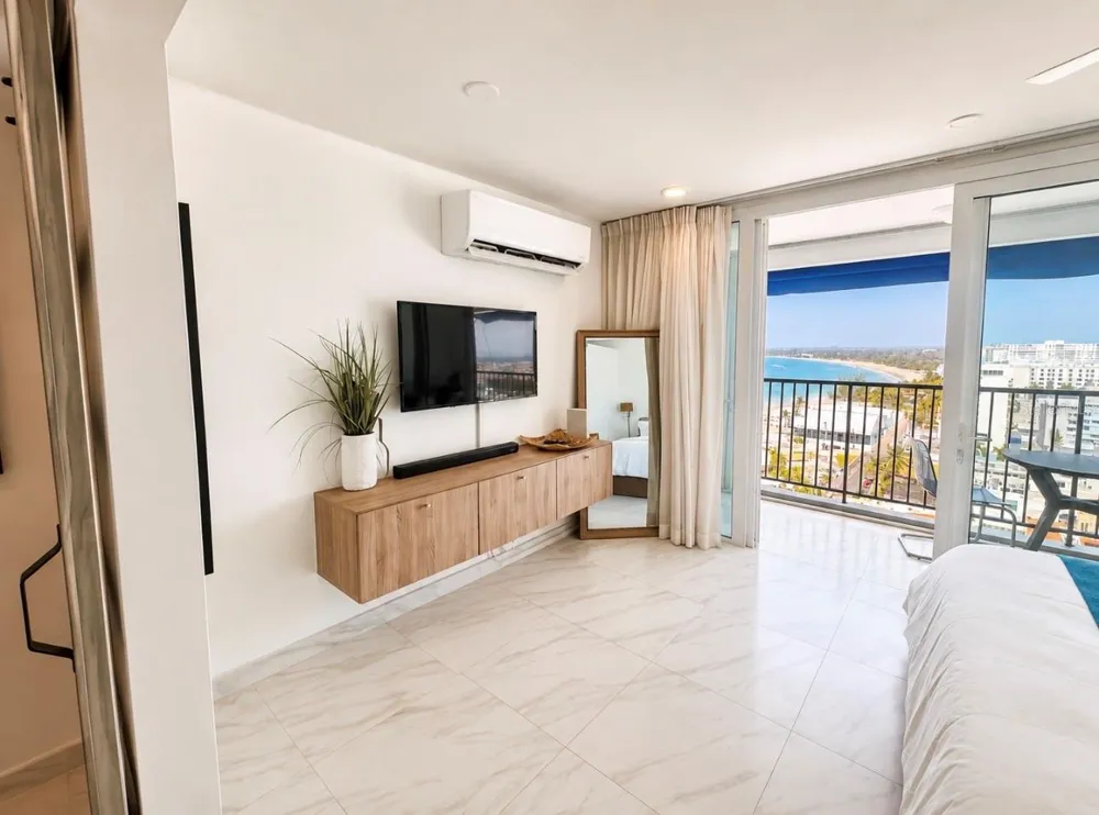 ESJ Tower AVE ISLA VERDE #155 Carolina, PR 00979