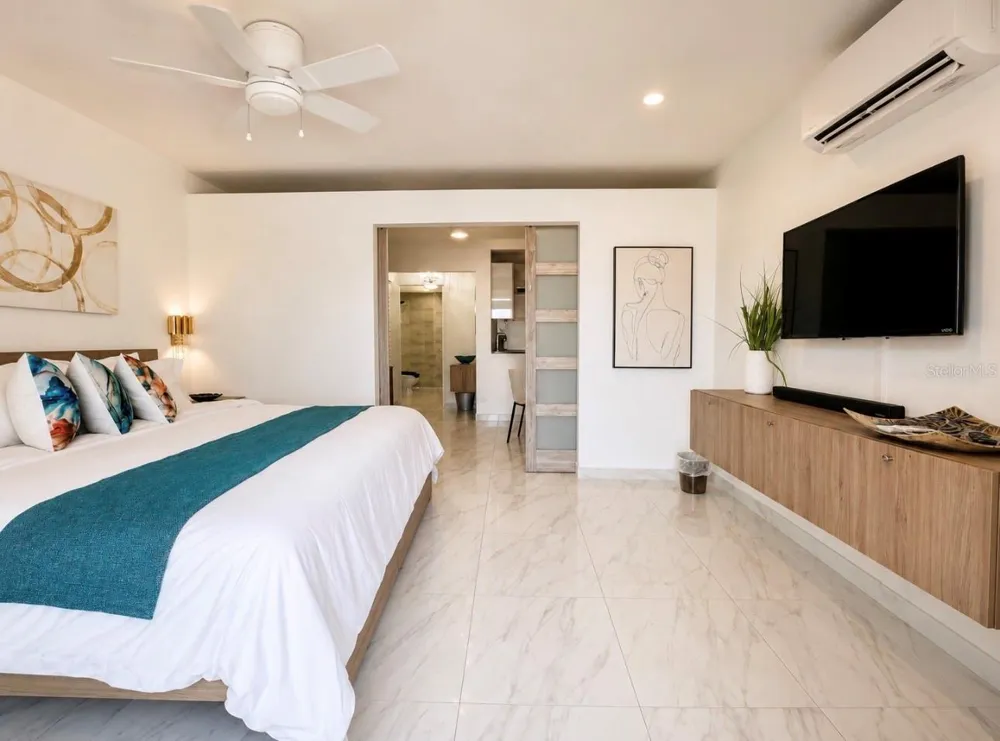 ESJ Tower AVE ISLA VERDE #155 Carolina, PR 00979