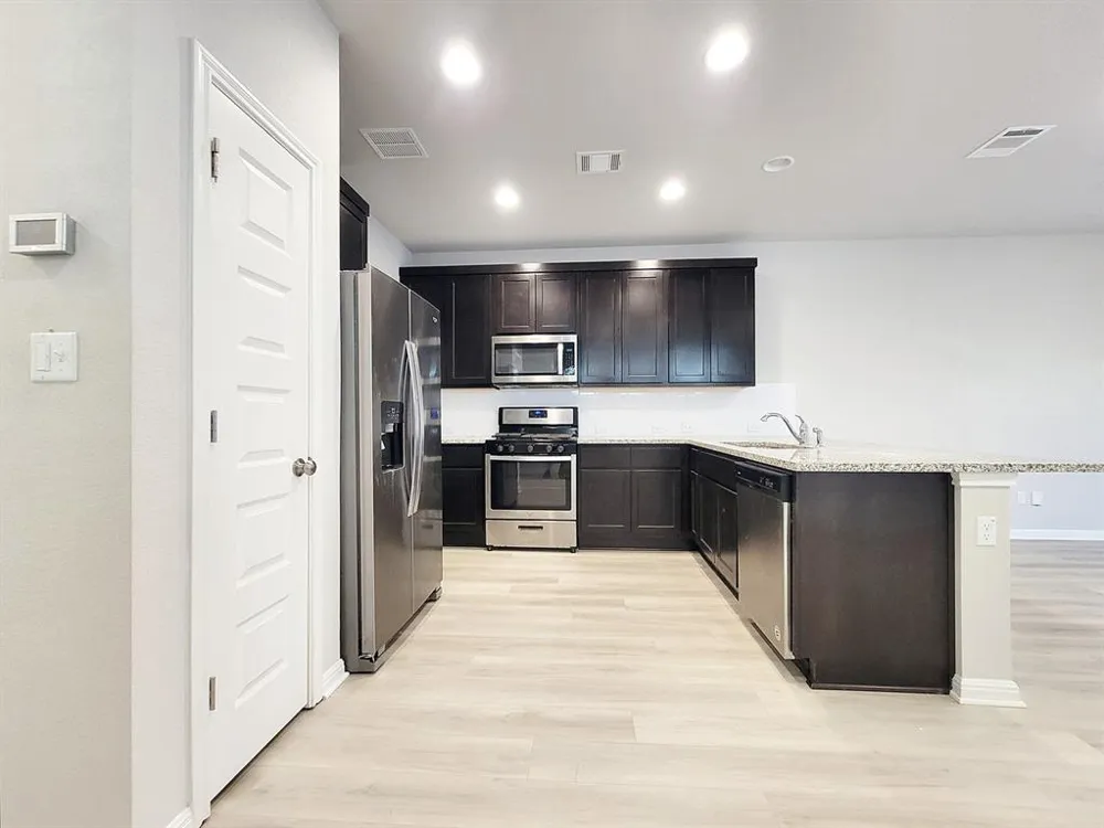 2044 Arendale Drive Leander, TX 78641