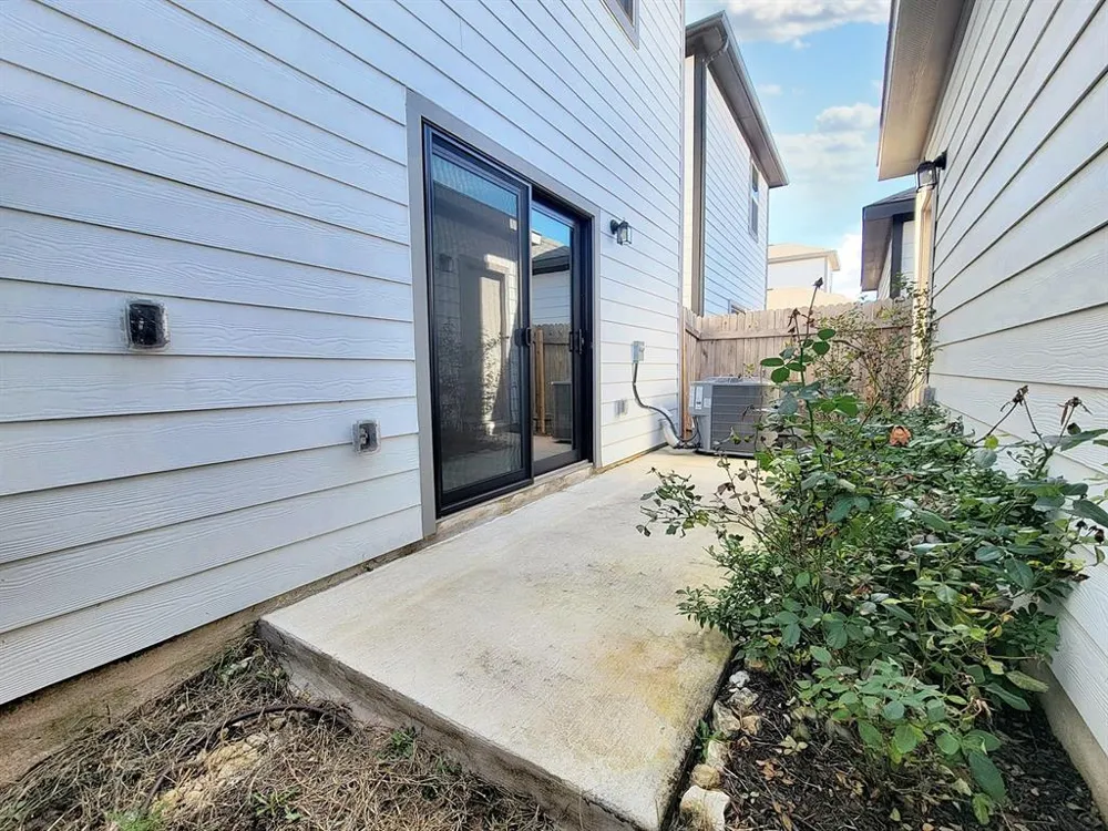 2044 Arendale Drive Leander, TX 78641