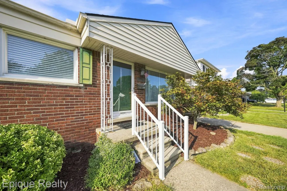 32980 Rosslyn Avenue Garden City City, MI 48135