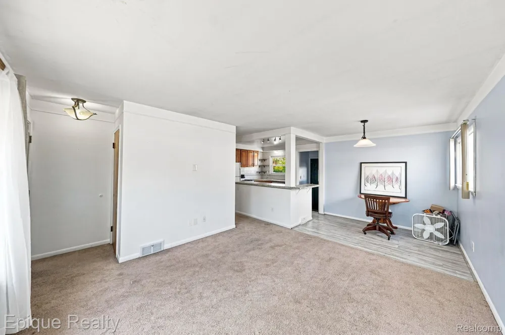 32980 Rosslyn Avenue Garden City City, MI 48135