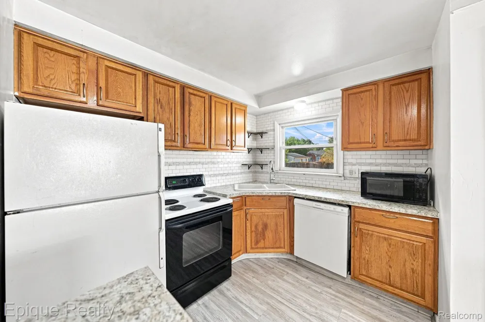 32980 Rosslyn Avenue Garden City City, MI 48135