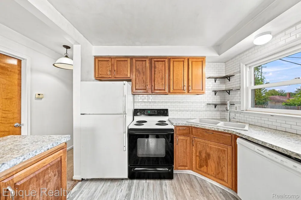 32980 Rosslyn Avenue Garden City City, MI 48135