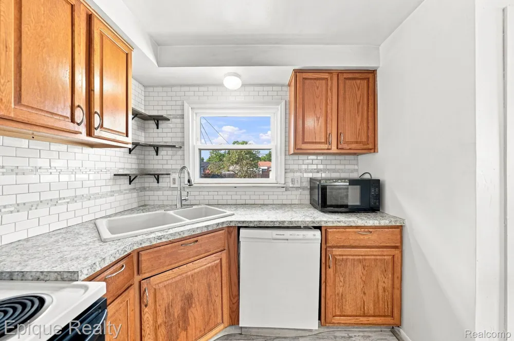 32980 Rosslyn Avenue Garden City City, MI 48135