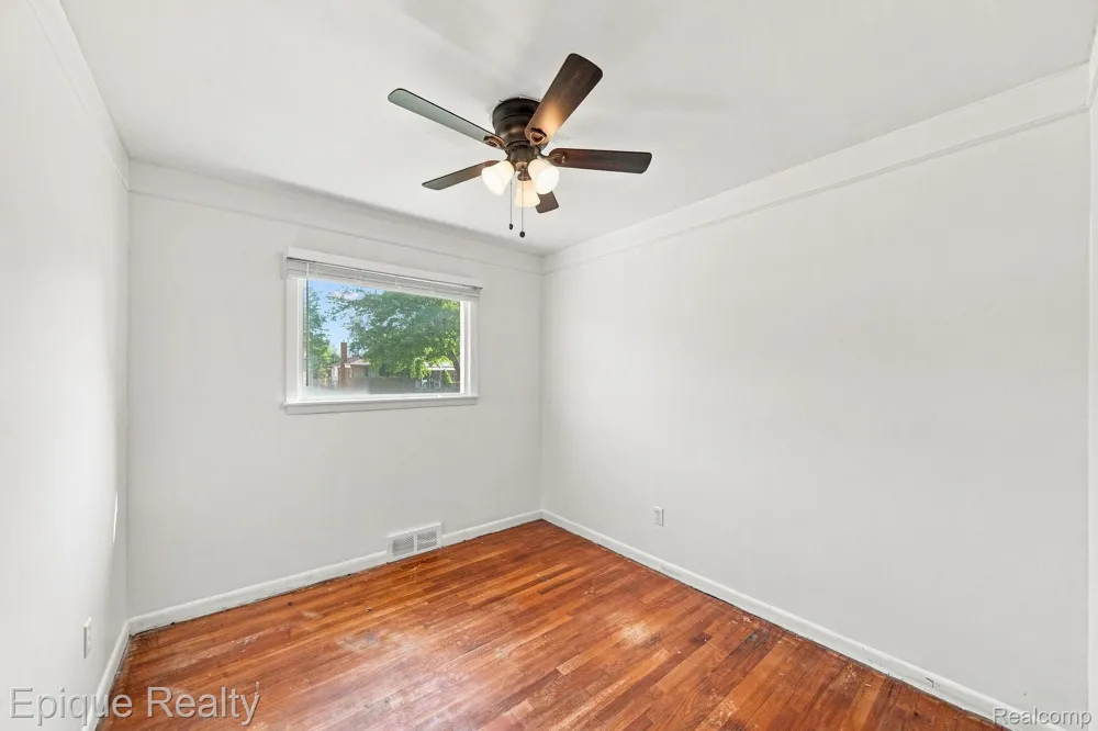32980 Rosslyn Avenue Garden City City, MI 48135