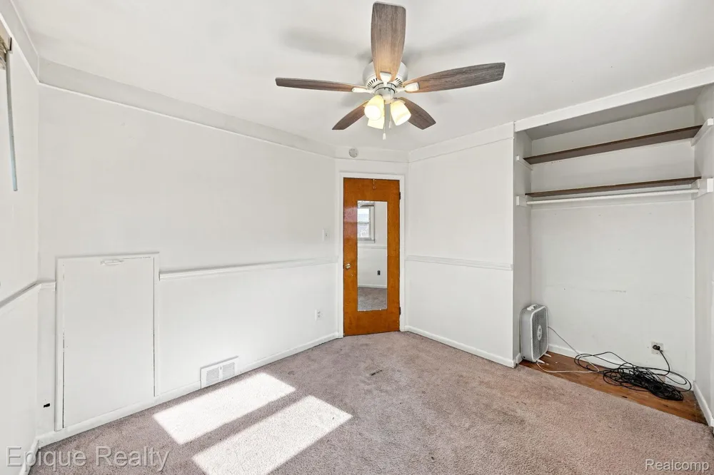 32980 Rosslyn Avenue Garden City City, MI 48135