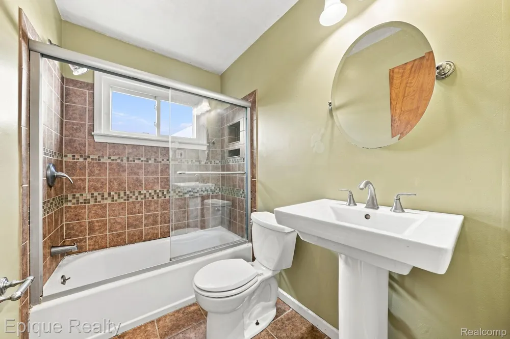 32980 Rosslyn Avenue Garden City City, MI 48135