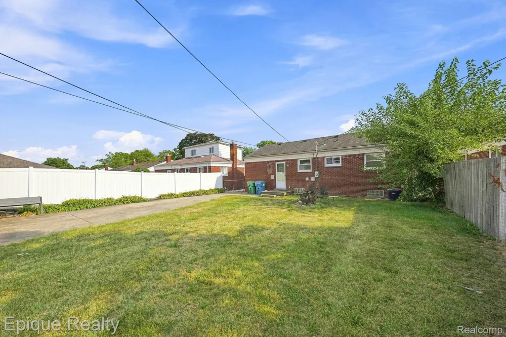 32980 Rosslyn Avenue Garden City City, MI 48135