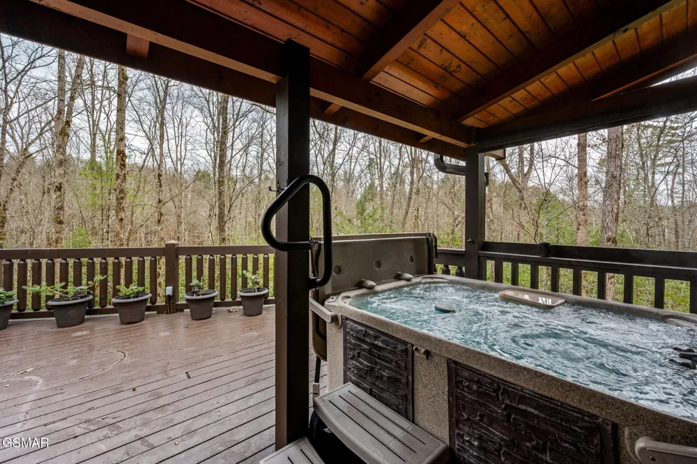 1903 Waters End Road Walland, TN 37886