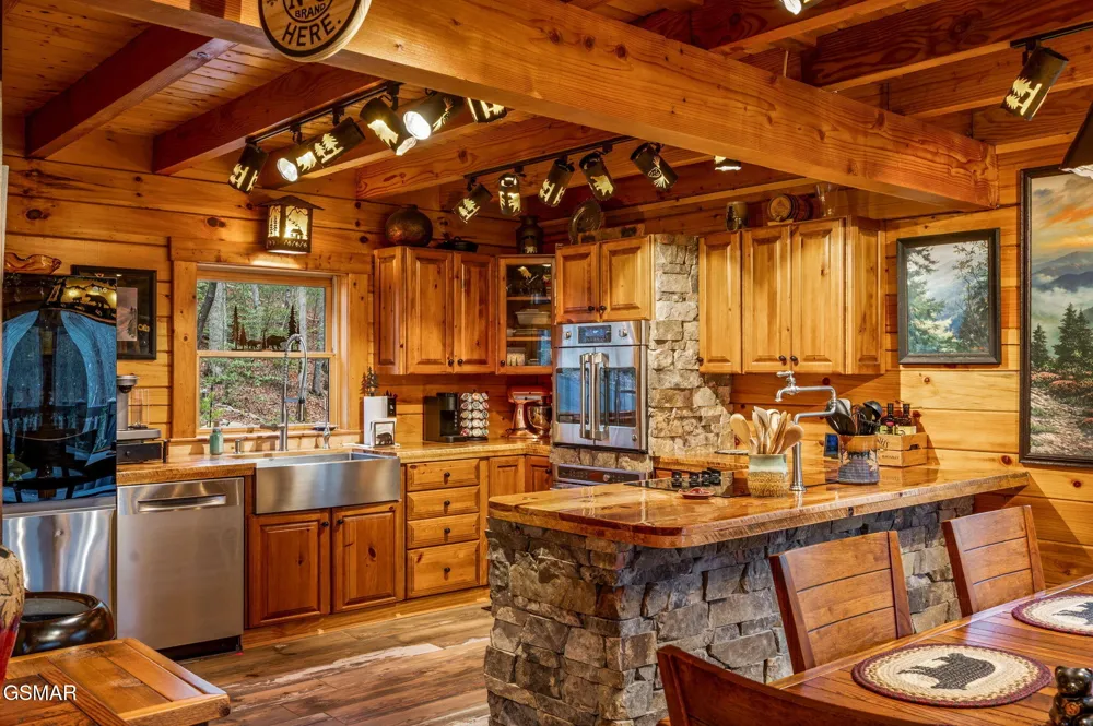 1903 Waters End Road Walland, TN 37886