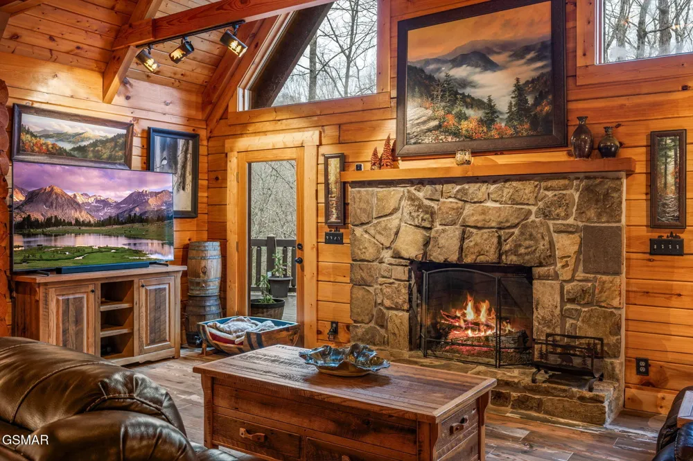 1903 Waters End Road Walland, TN 37886