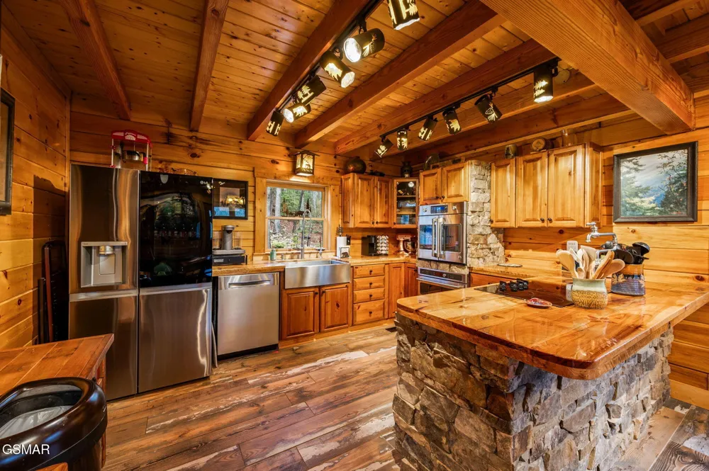 1903 Waters End Road Walland, TN 37886