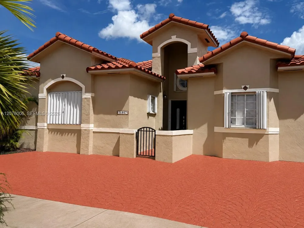 15957 SW 54th Ter Miami, FL 33185