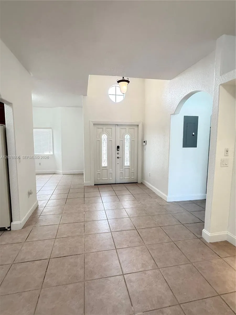 15957 SW 54th Ter Miami, FL 33185