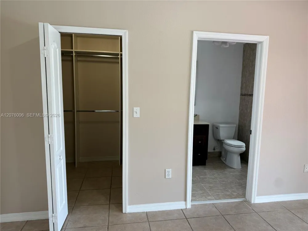 15957 SW 54th Ter Miami, FL 33185