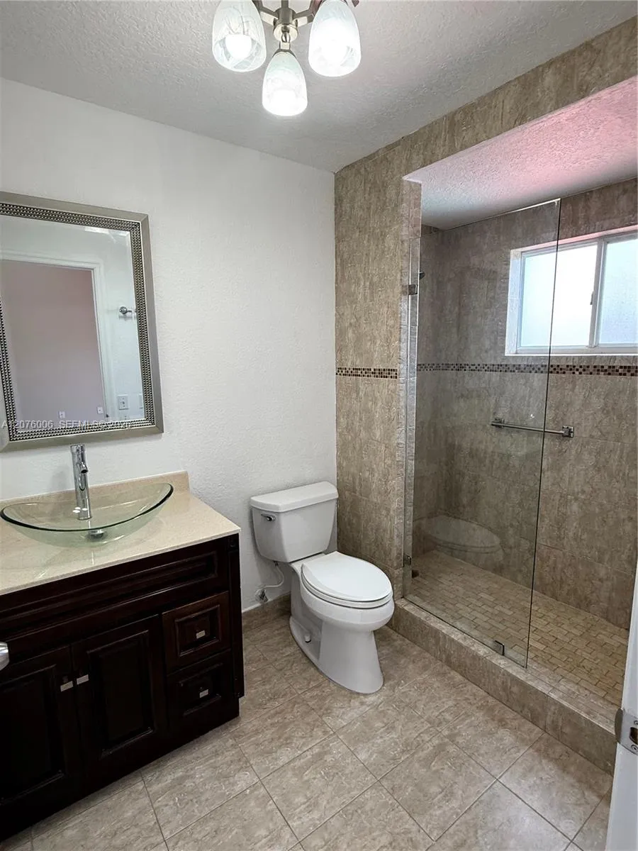 15957 SW 54th Ter Miami, FL 33185