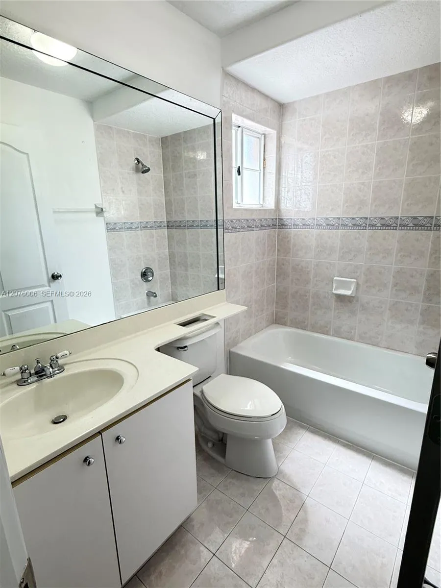 15957 SW 54th Ter Miami, FL 33185