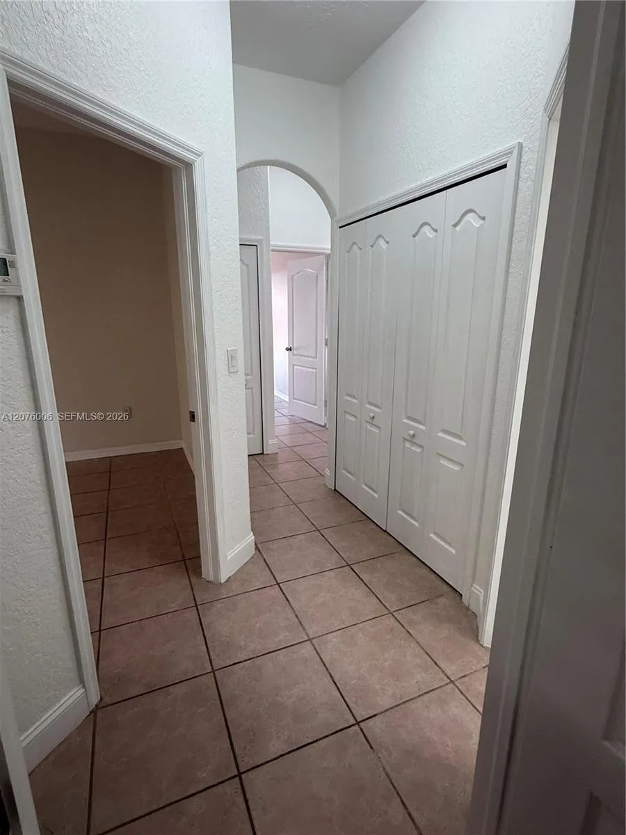 15957 SW 54th Ter Miami, FL 33185