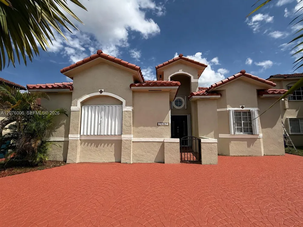 15957 SW 54th Ter Miami, FL 33185