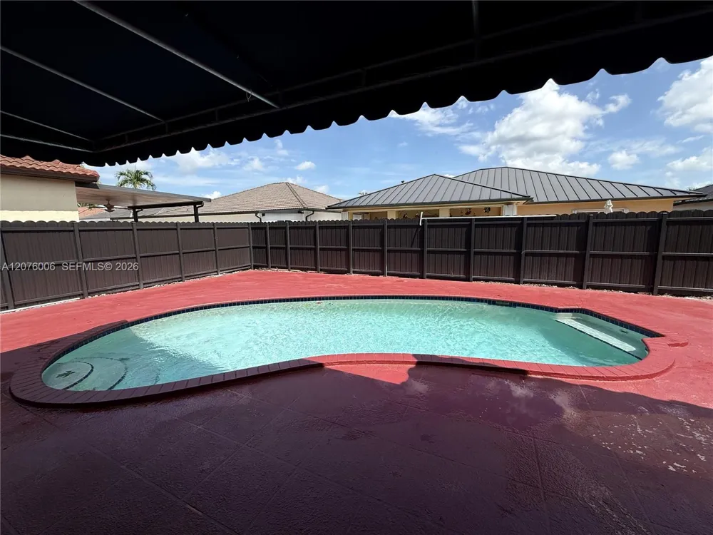 15957 SW 54th Ter Miami, FL 33185